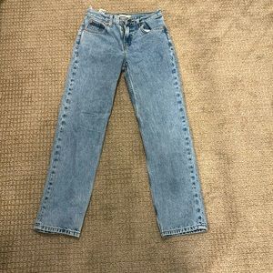 Charlie glow up- Levi’s Woman’s Low Pro jeans size 25